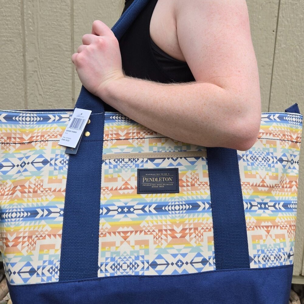 Pendleton Opal Springs Travel Tote Lined with Zip Closure Blue NWT